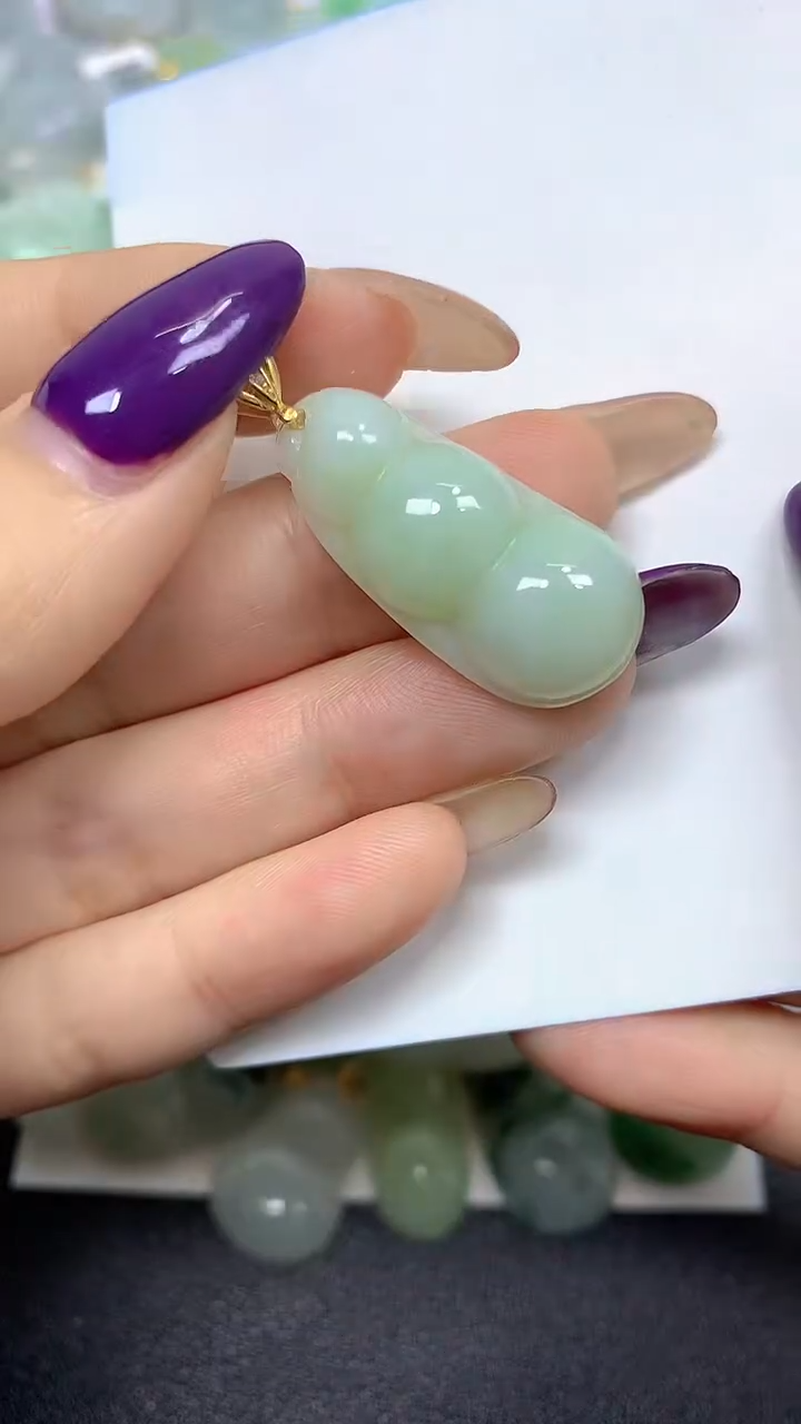 颈饰未镶嵌翡翠 