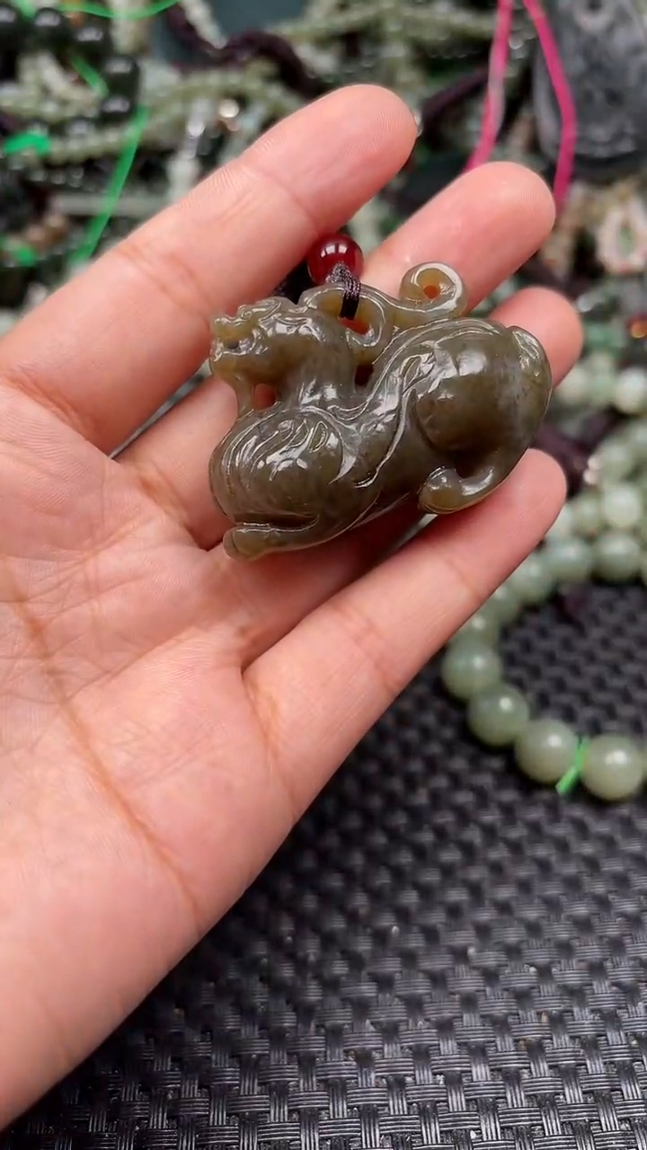 和田玉未镶嵌颈饰1