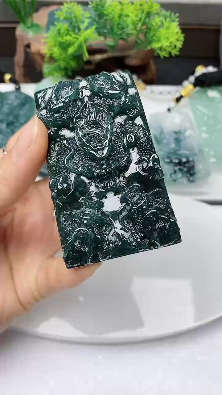 【闪购商品】翡翠颈饰未镶嵌        