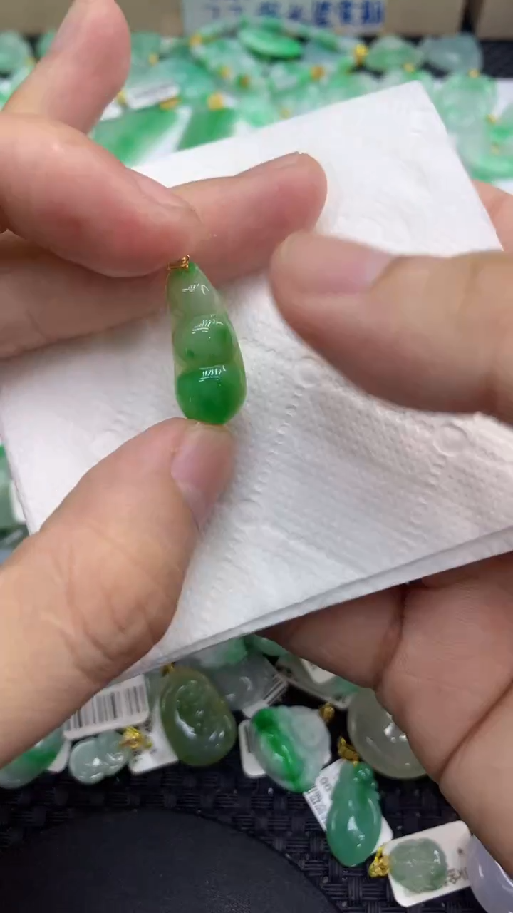 颈饰18K金镶嵌翡翠天然缅甸A货翡翠