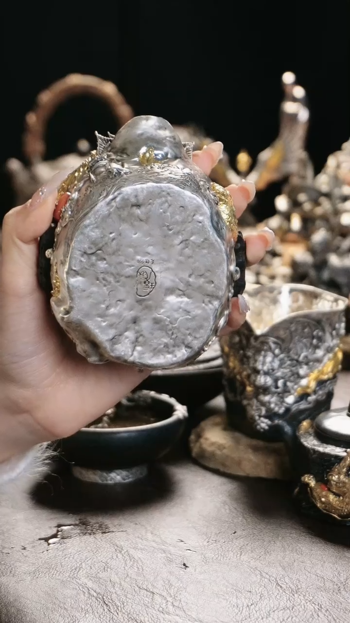 【闪购商品】境秋镀金龙手抓壶