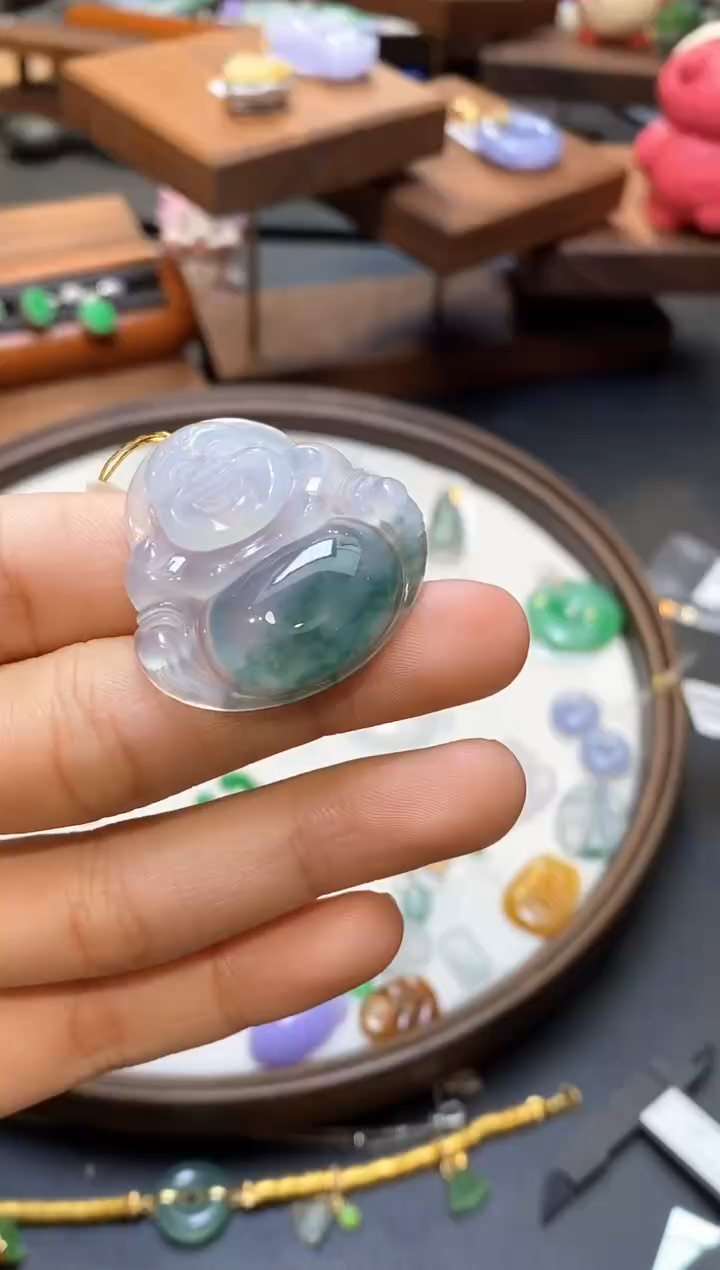 翡翠未镶嵌颈饰佛公