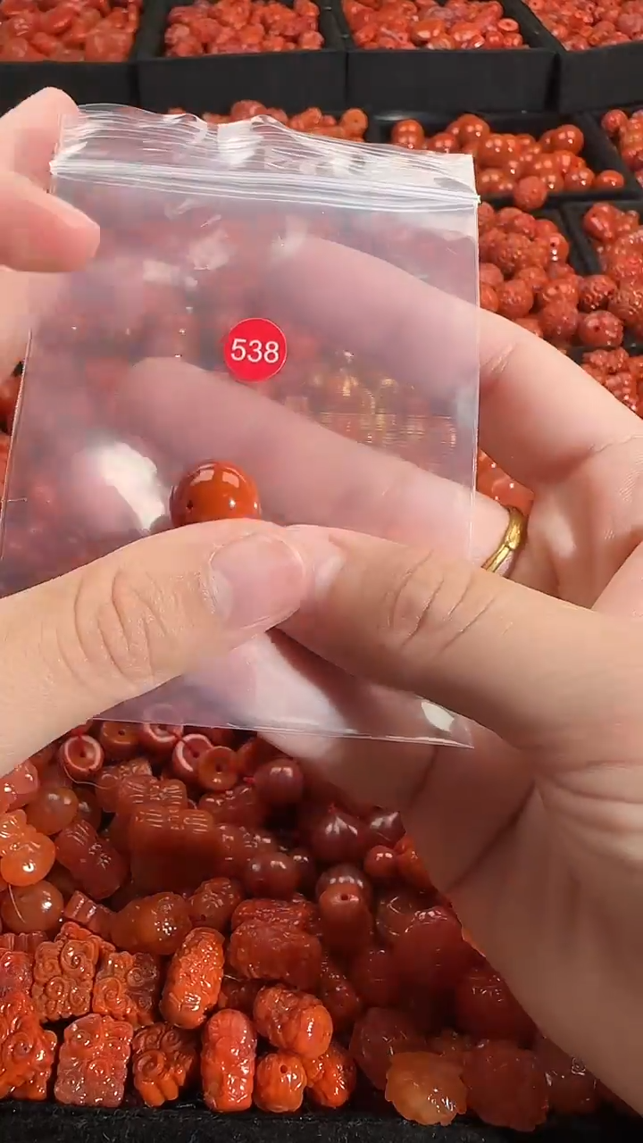 颈饰未镶嵌南红玛瑙1