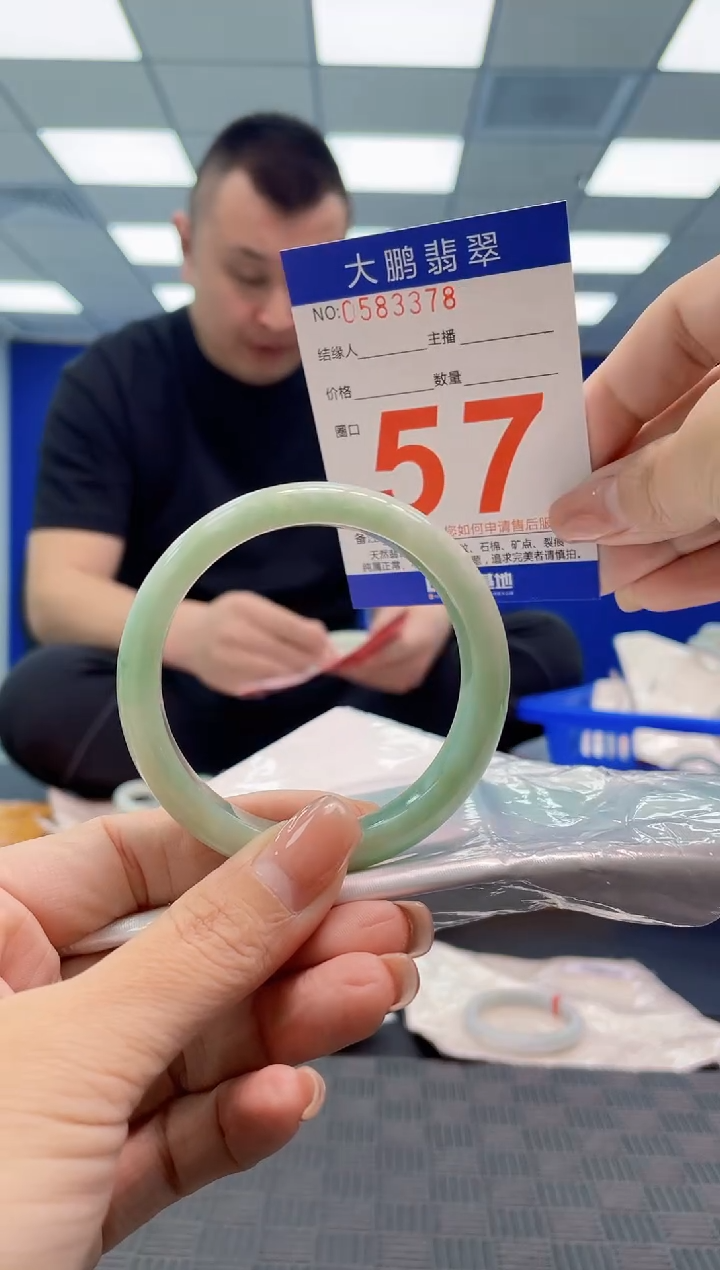 翡翠手镯未镶嵌AAAAAAAA