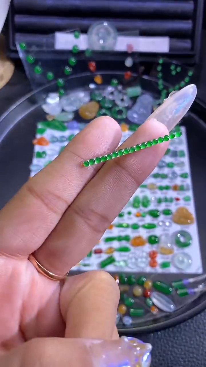 未镶嵌挂件翡翠蛋面