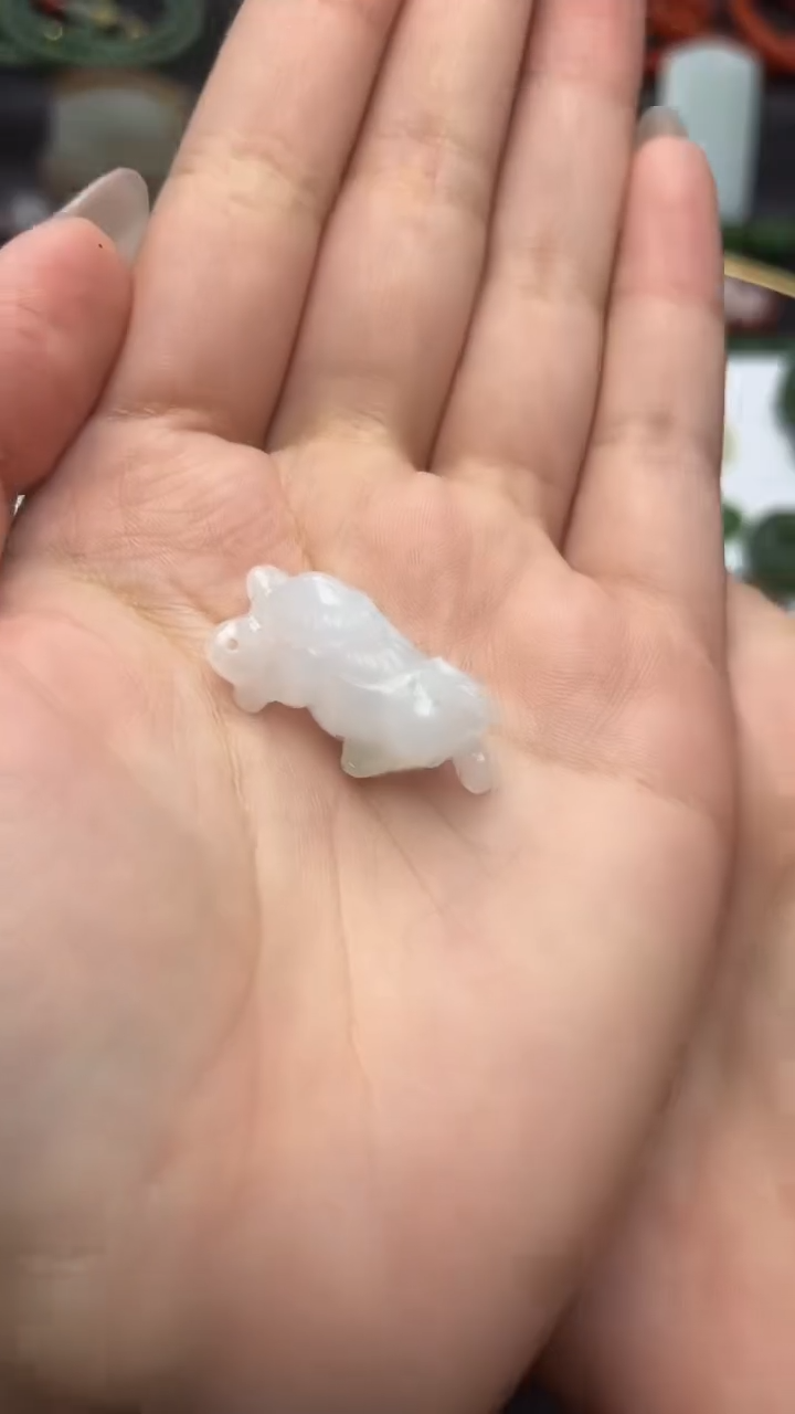 颈饰未镶嵌翡翠牛气冲天