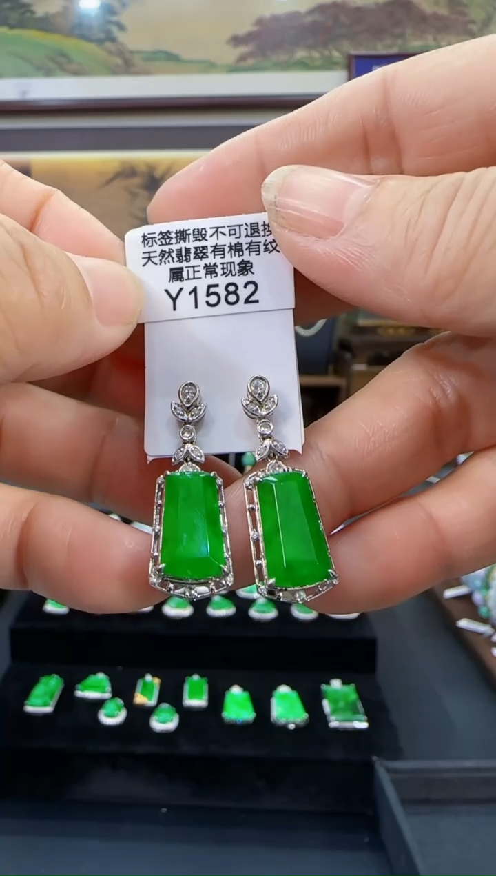 18K金镶嵌翡翠耳坠Y1582 无事牌