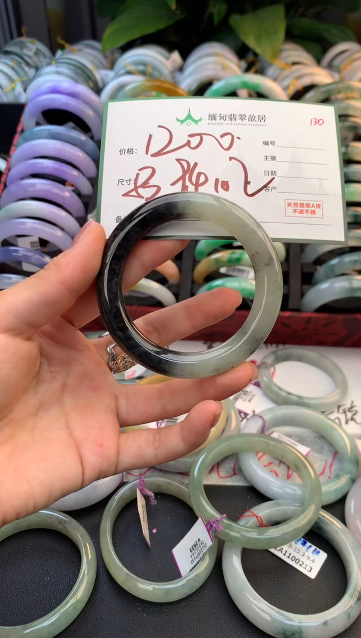 未镶嵌定制翡翠毛货需精细抛光+多人