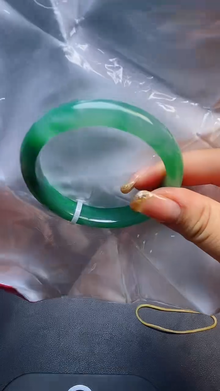 石英质玉（非洲翠）手镯未镶嵌27