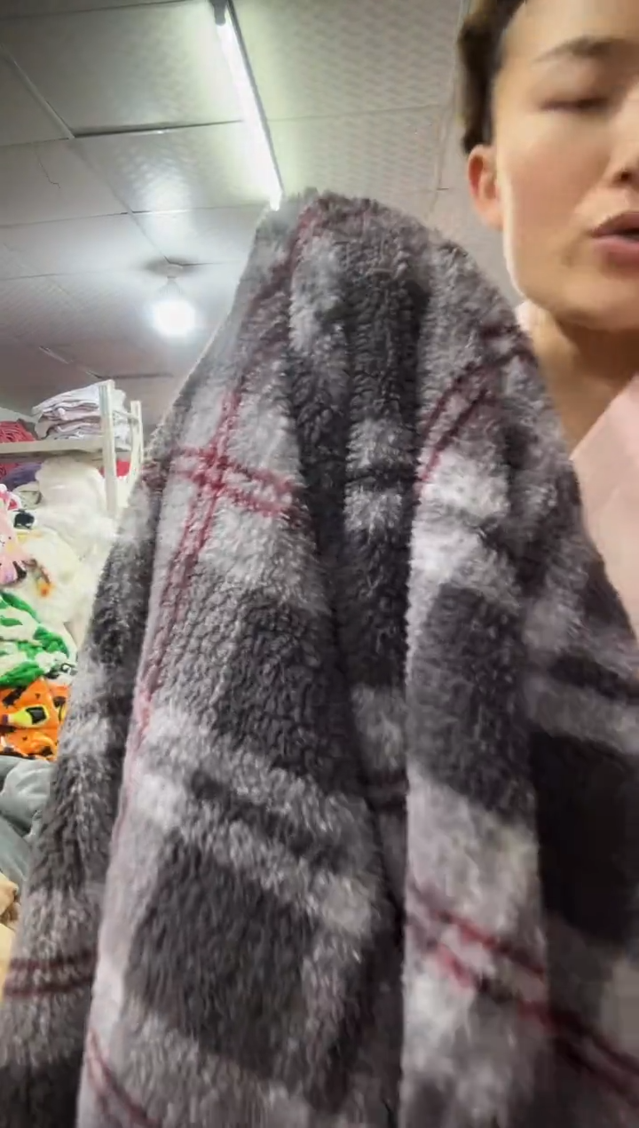 法兰绒灰色格子被套2*1.8