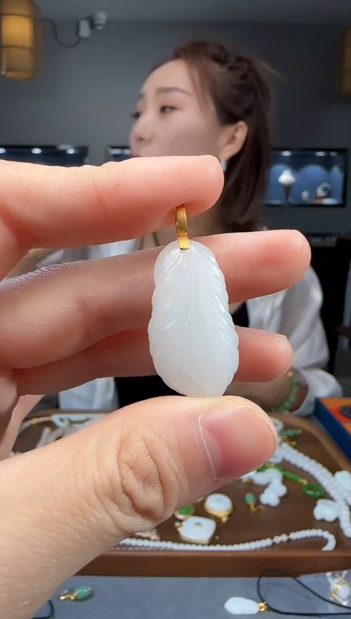 和田玉18K金镶嵌吊坠(不含链)没有钻的扣头