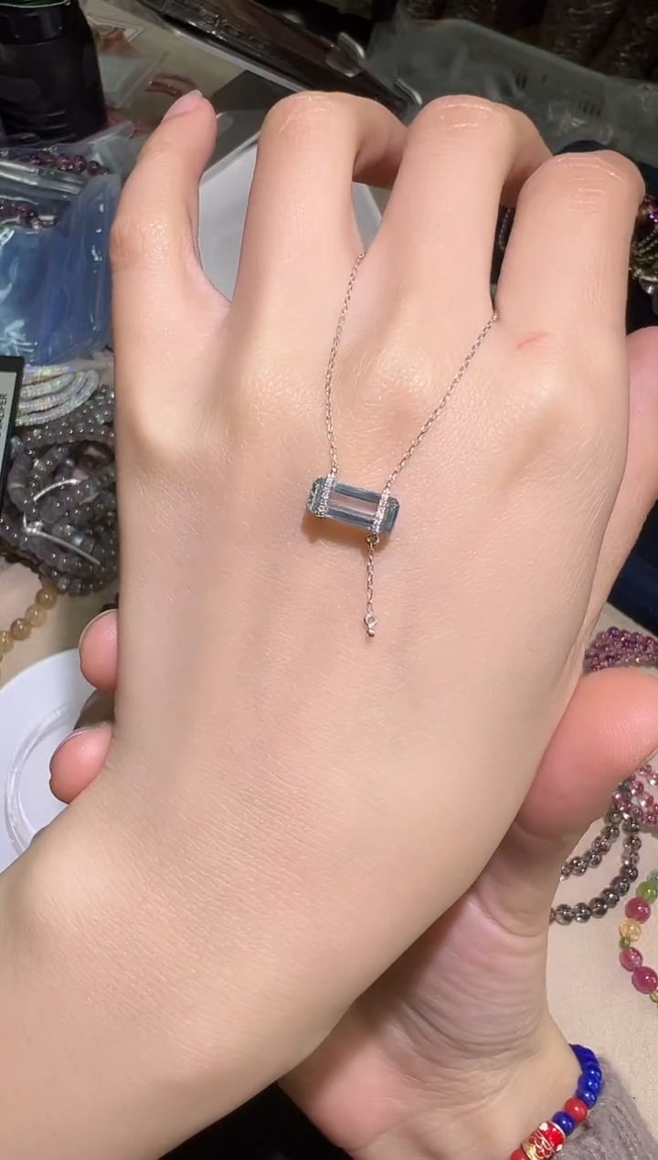 【闪购商品】海蓝宝石颈饰18K金镶嵌0117s059多样性发一