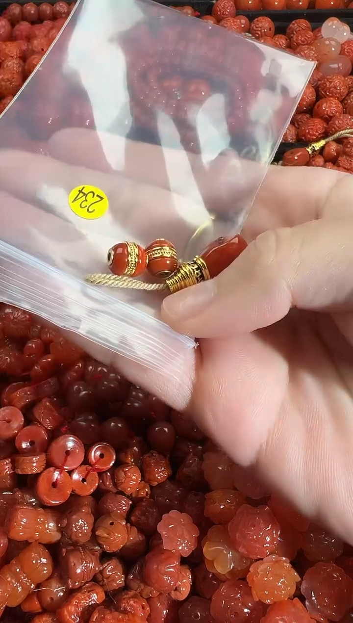 颈饰未镶嵌南红玛瑙1