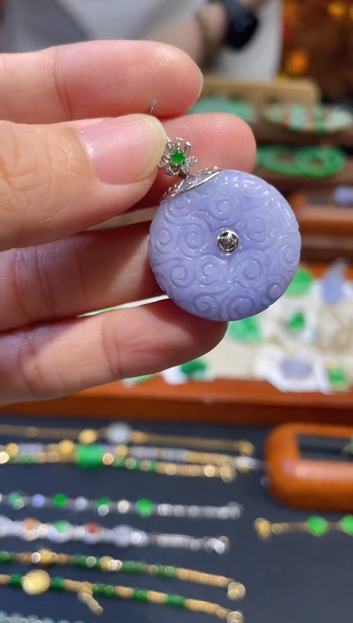 颈饰18K金镶嵌翡翠18K金镶嵌