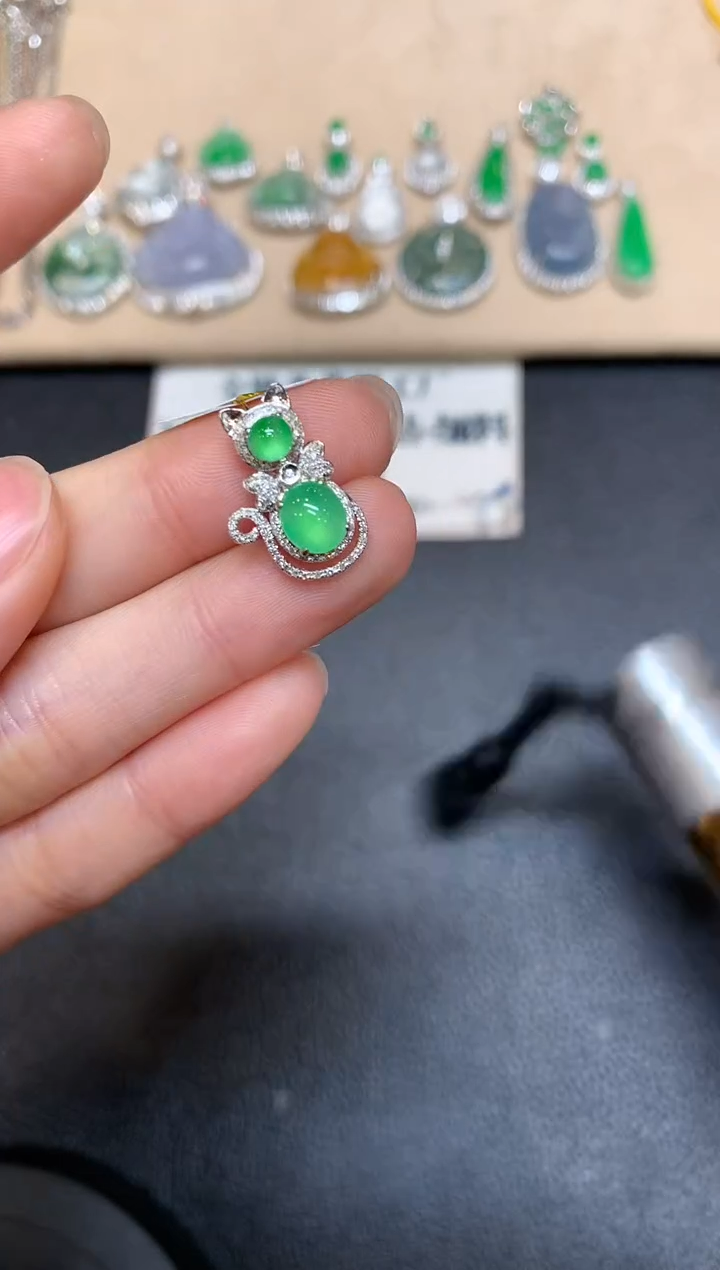 【闪购商品】翡翠颈饰18K金镶嵌蛋面【无服务费