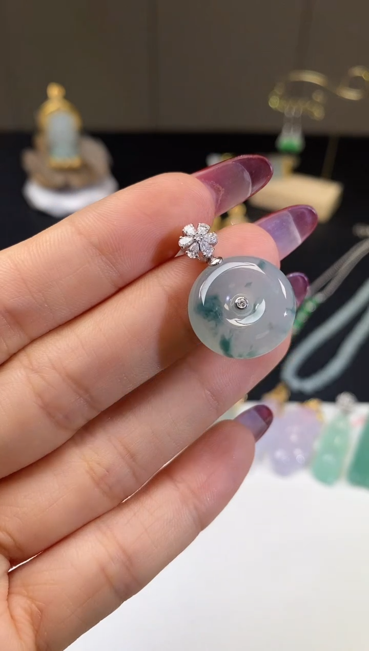 【闪购商品】翡翠吊坠(不含链)18K金镶嵌扣子