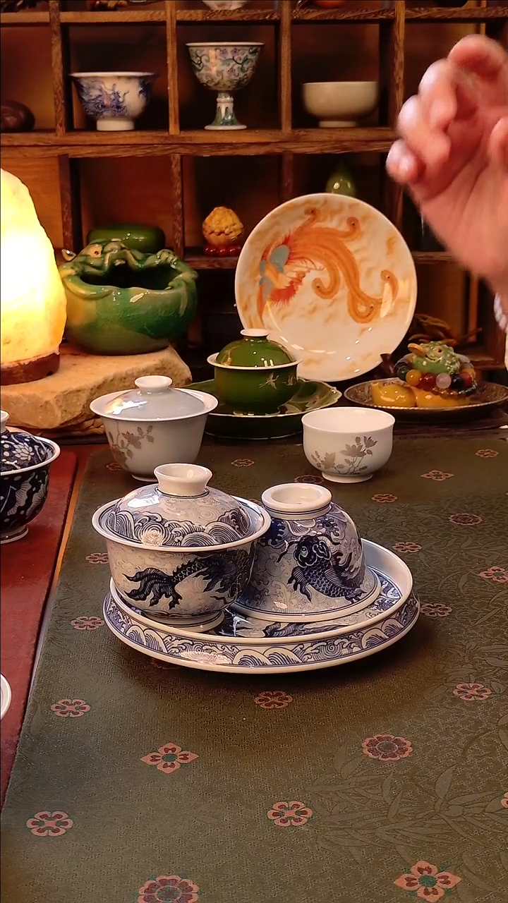 【手工手绘大鱼海棠盖碗+壶承+压手杯】