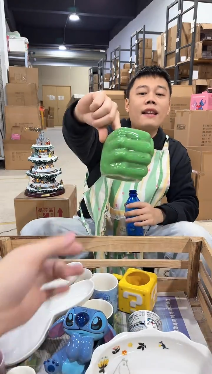 瓷片绿巨人拳头杯