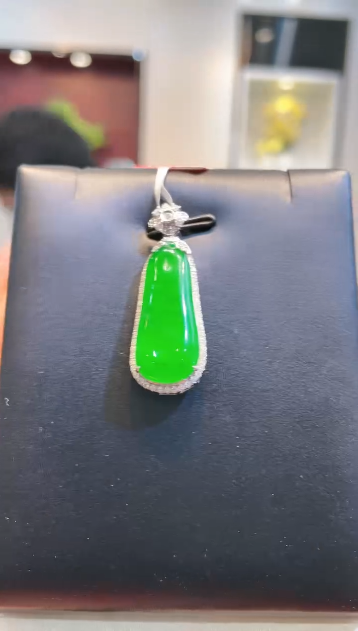 【闪购商品】翡翠颈饰18K金镶嵌A37天然A货翡翠吊坠