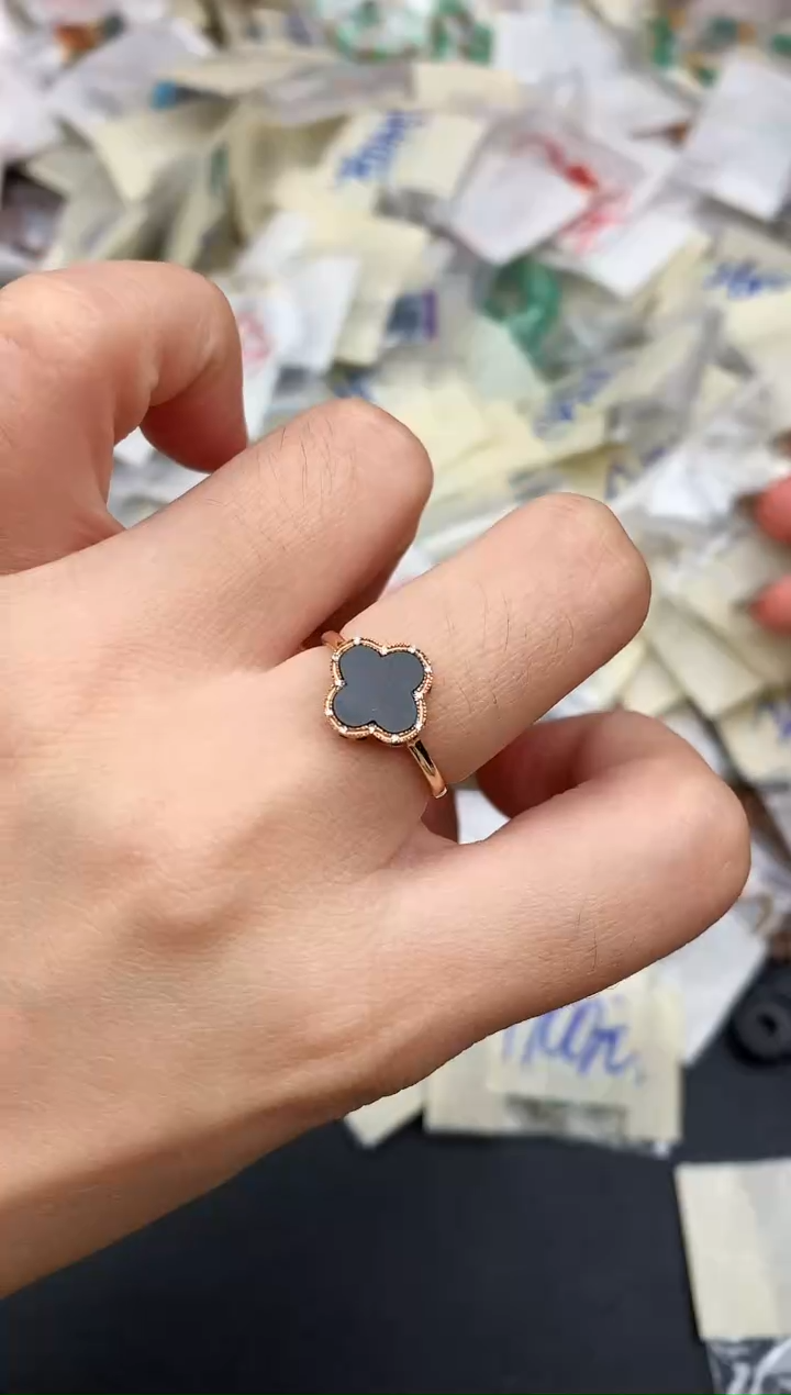 18K金镶嵌挂件翡翠—