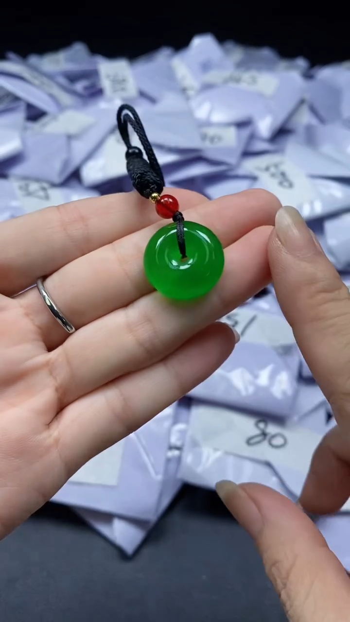 翡翠未镶嵌吊坠(赠链)（加扣头)163