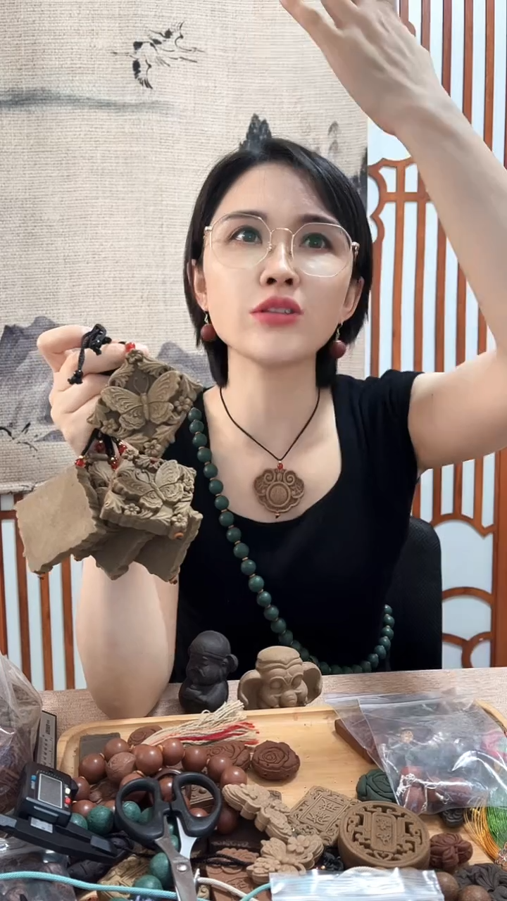 泥塑碧云散香方大蝴蝶两个