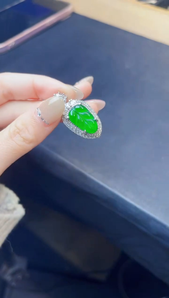 翡翠银S925镶嵌颈饰叶子吊坠