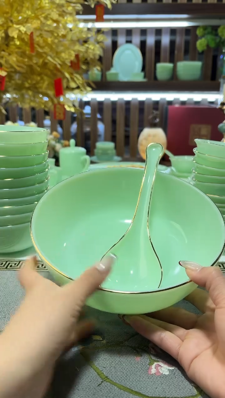 玉瓷汤碗1个汤勺1个