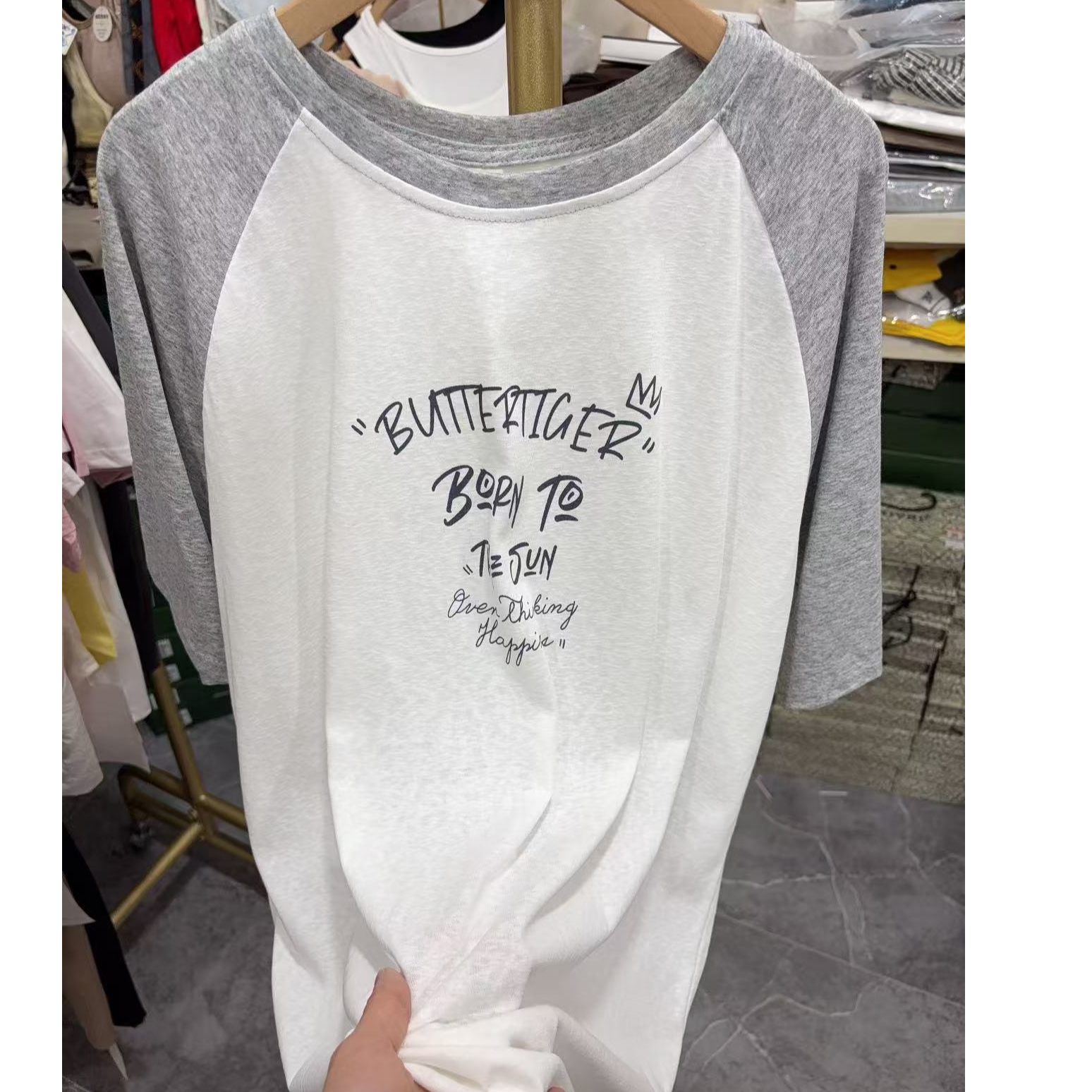 A2571浅灰擦肩BU英文印花宽松T恤