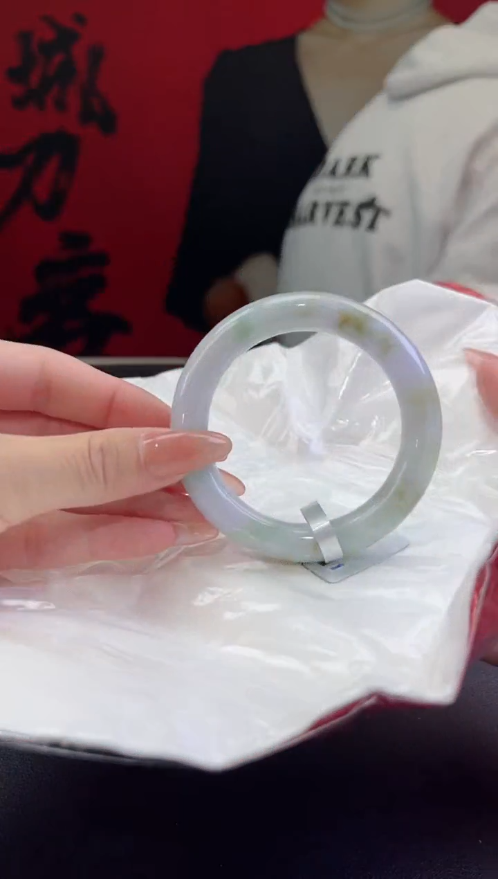 【闪购商品】翡翠手镯未镶嵌7翡翠手镯(微瑕）