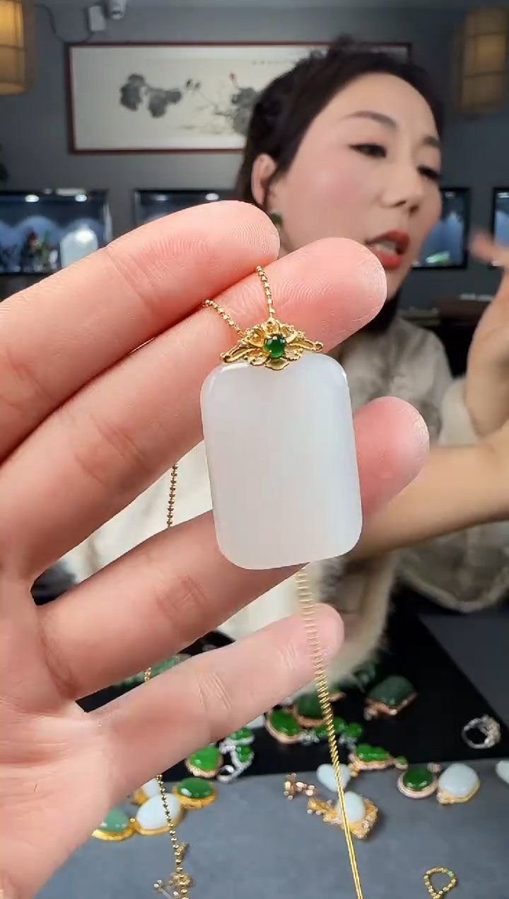 【闪购商品】和田玉吊坠(不含链)18K金镶嵌1