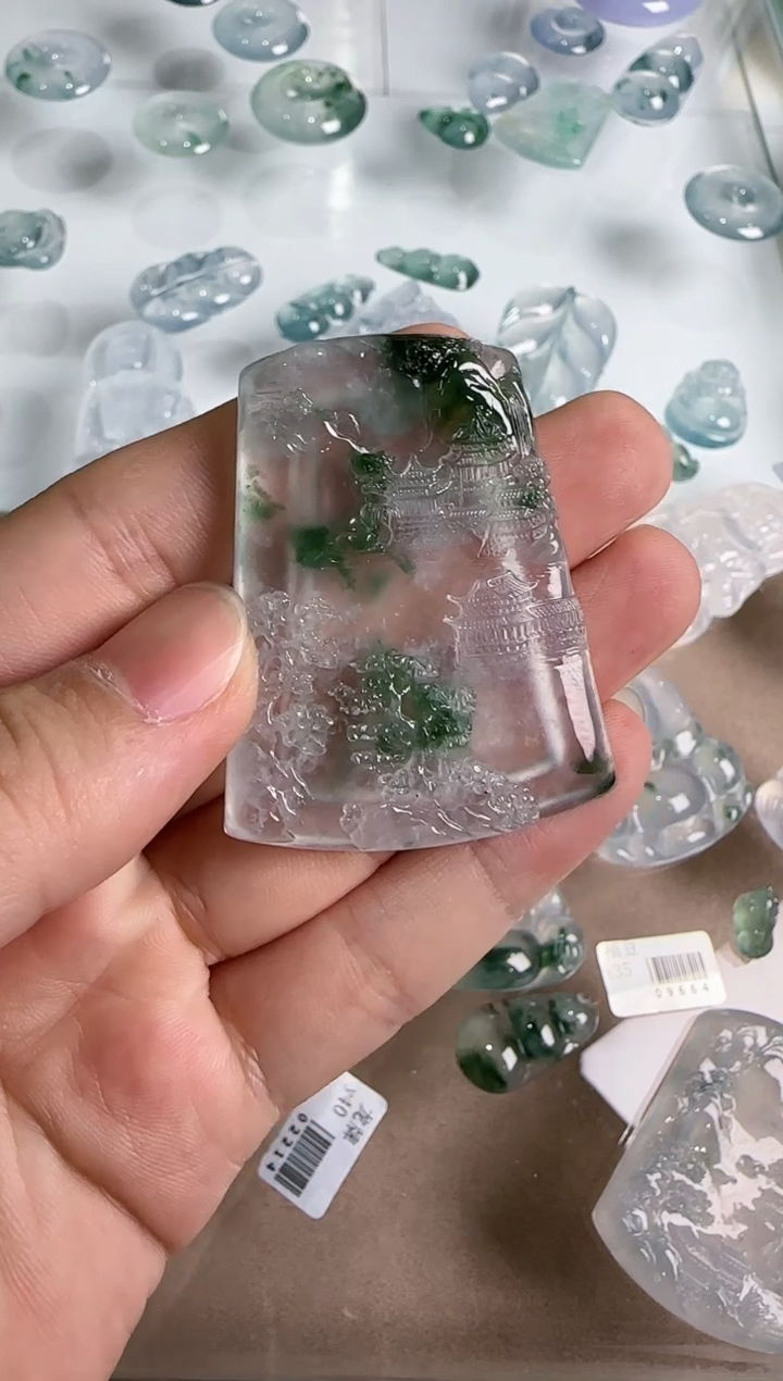 【闪购商品】翡翠吊坠(不含链)未镶嵌··