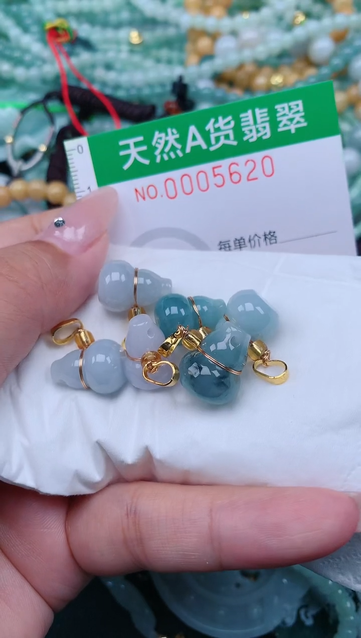 翡翠未镶嵌颈饰.0005620
