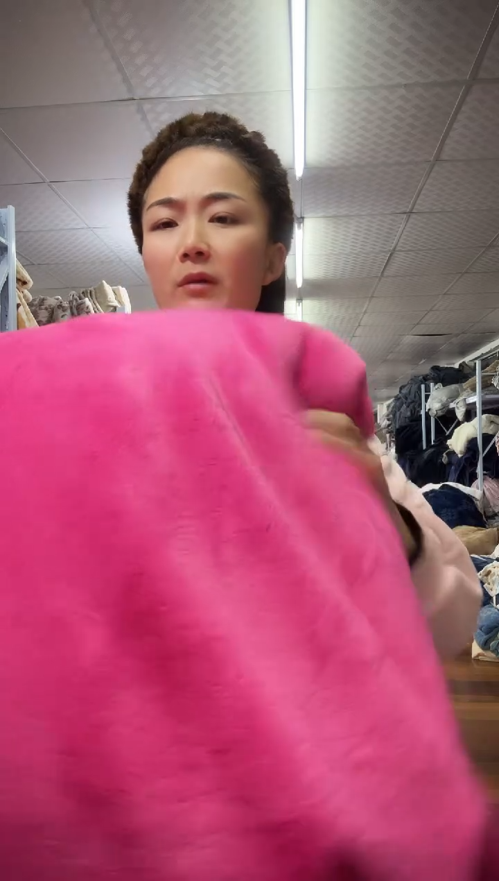 法兰绒玫红色加绒毛毯2*2.3