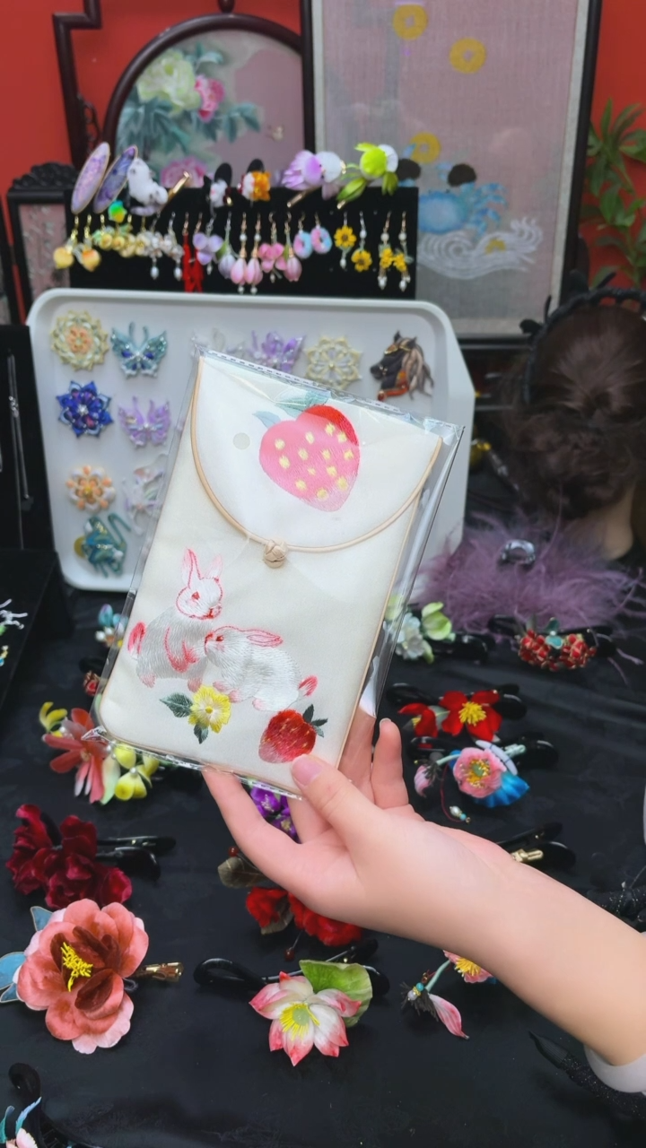 刺绣非遗手工绒花饰品