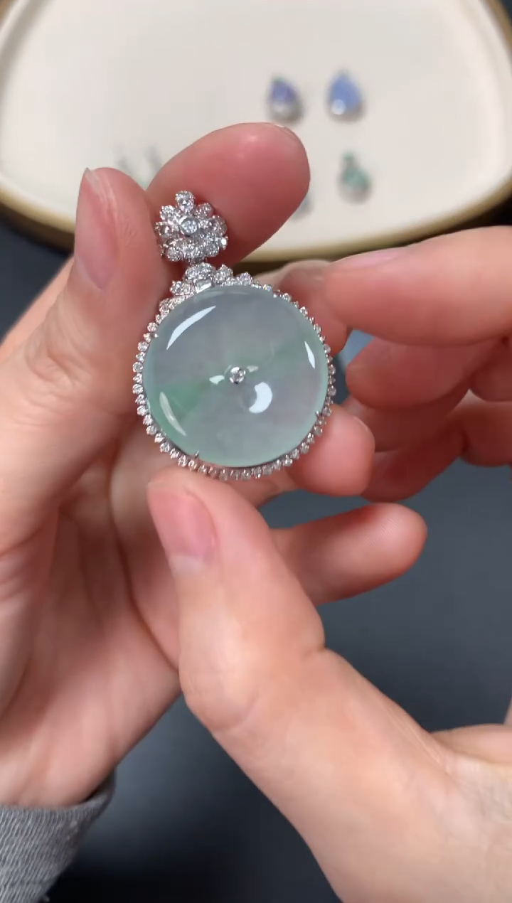 【闪购商品】翡翠吊坠(不含链)18K金镶嵌9800