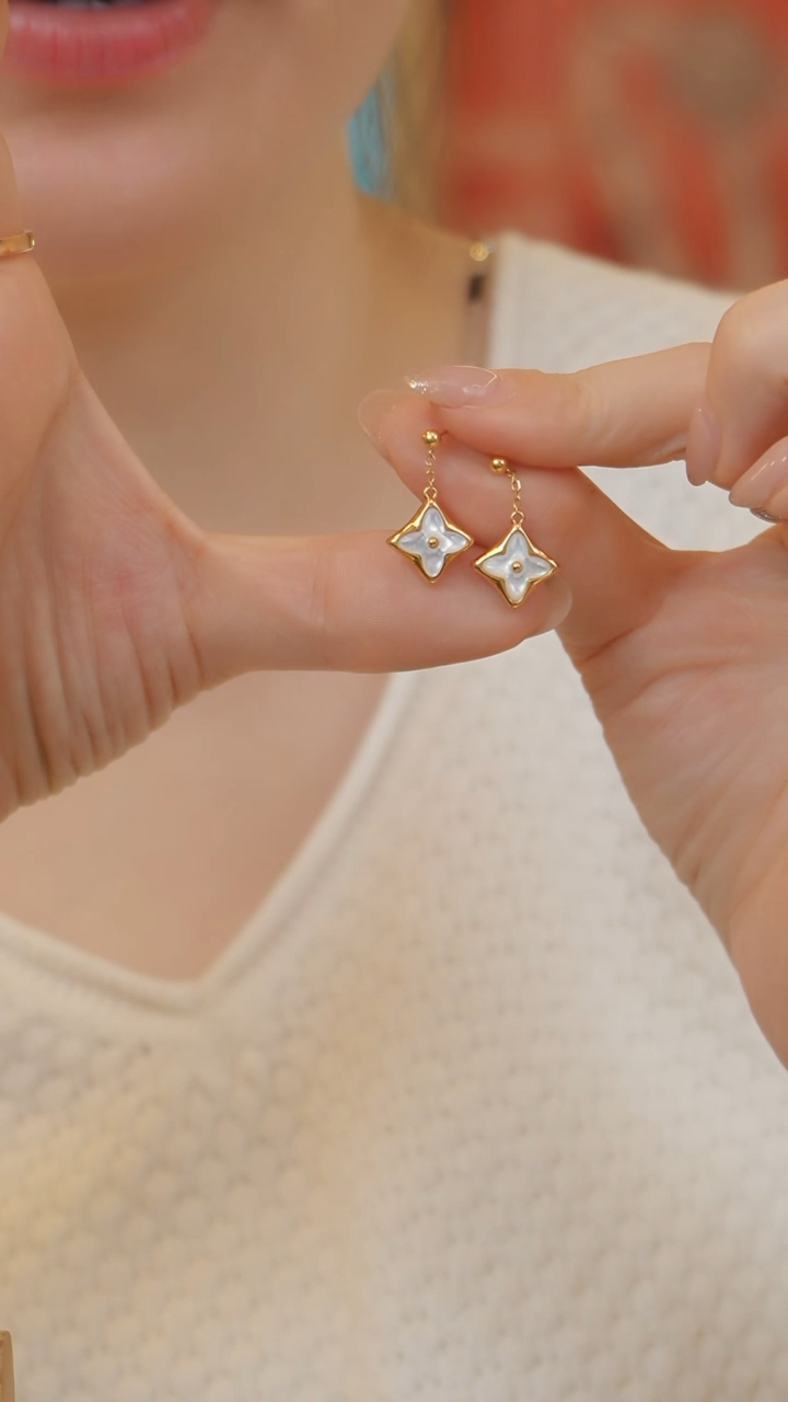 【闪购商品】贝壳（贝母）耳饰18K金镶嵌耳坠