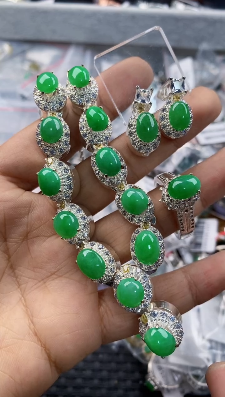 未镶嵌戒指翡翠888      10