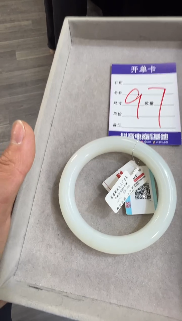 颈饰未镶嵌和田玉天泰白玉56+手镯