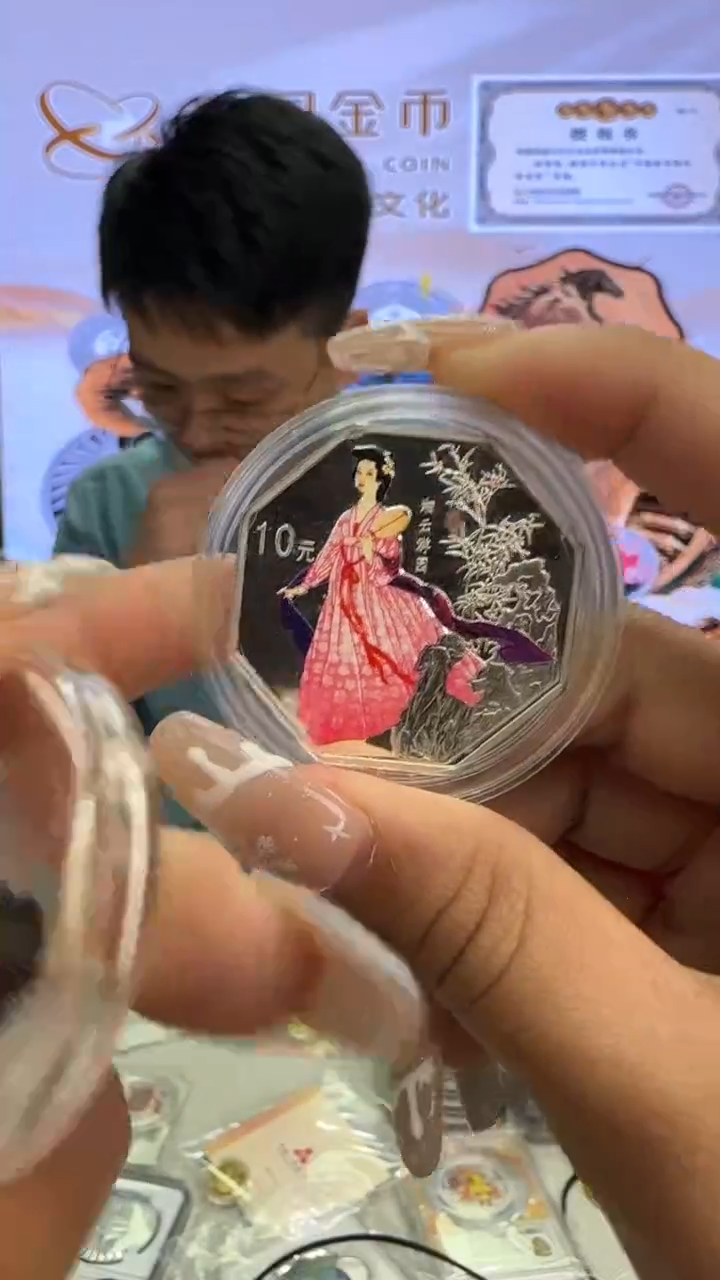 纯银红楼梦第3组4枚银币带证配盒