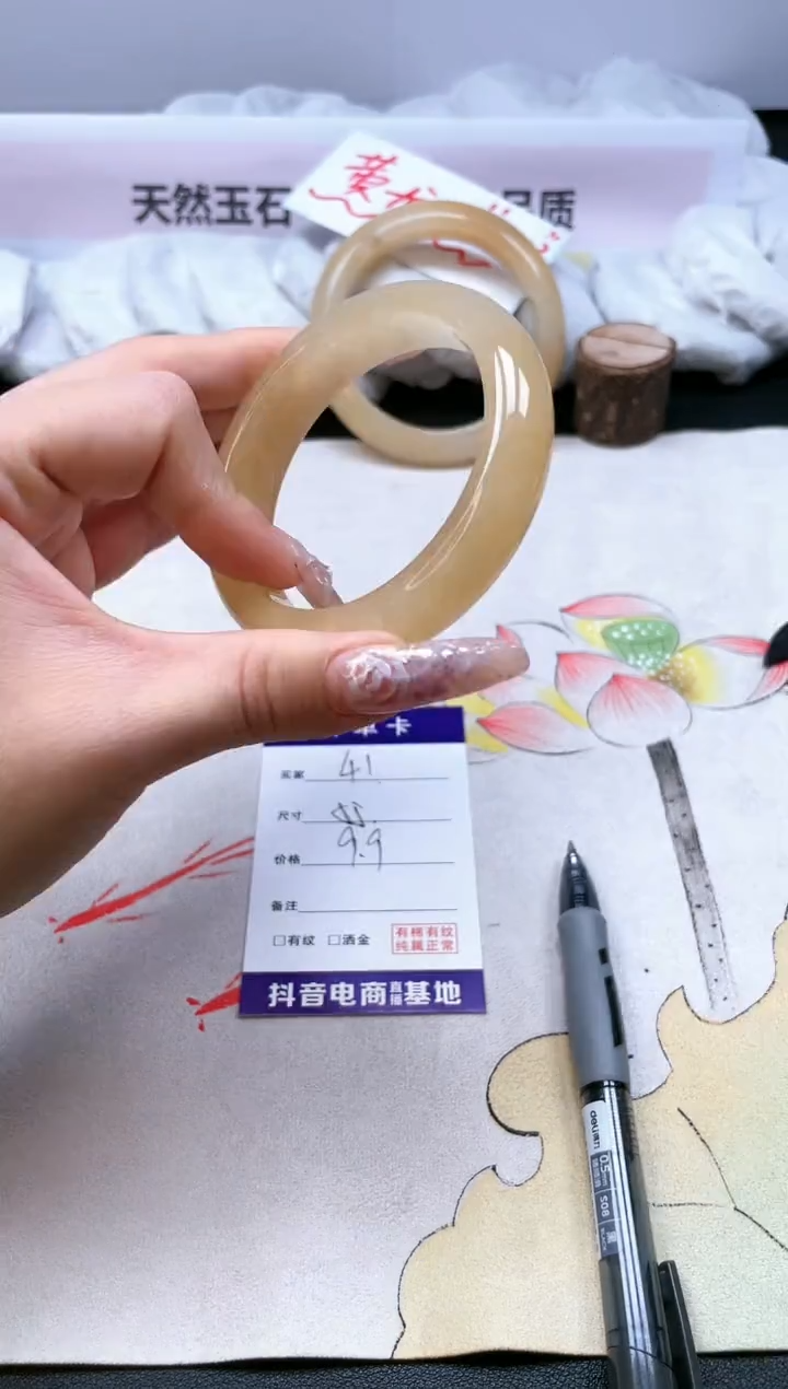 【闪购商品】石英质玉手镯未镶嵌41/55