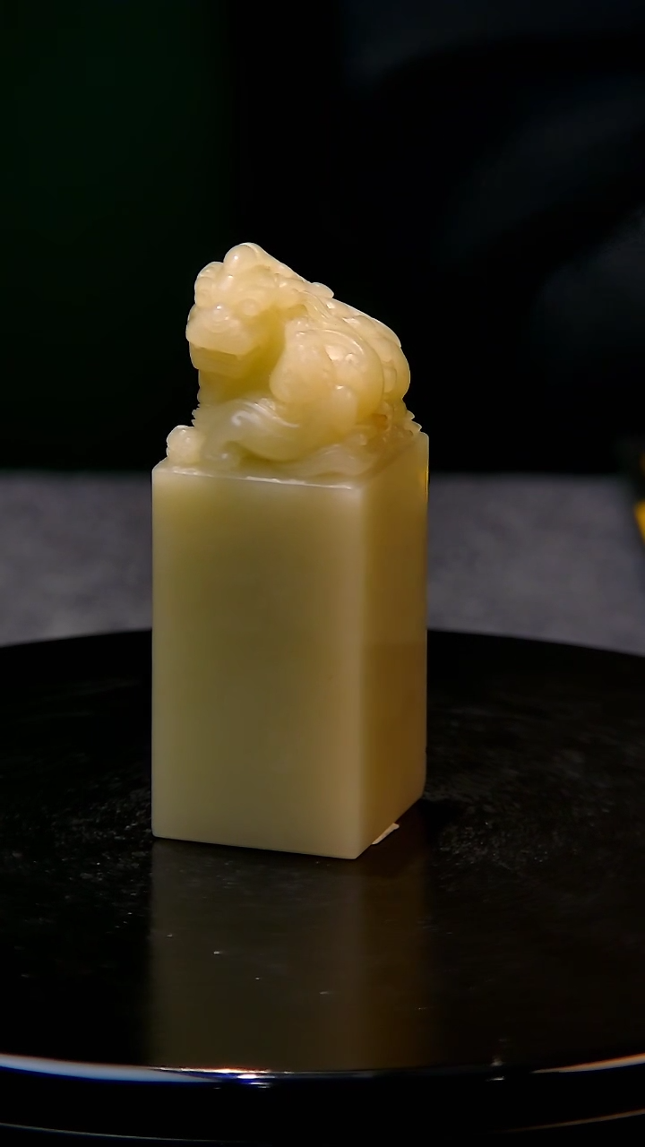 【闪购商品】青田石封门青携子上朝雕钮