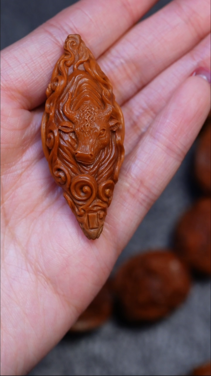 【闪购商品】橄榄核吊坠宋水官生肖牛虚空藏
