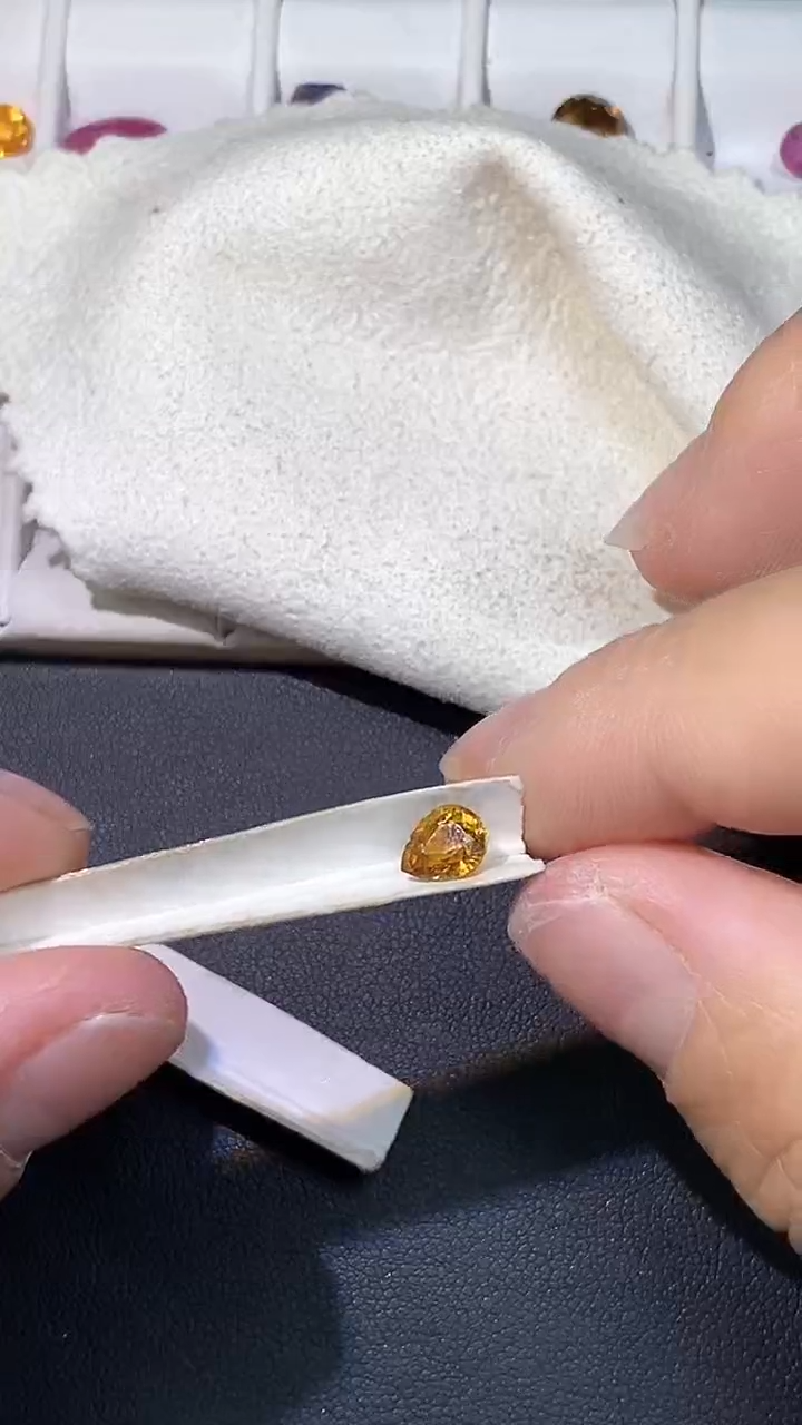 【闪购商品】石榴石裸石未镶嵌0.93克拉马里榴石