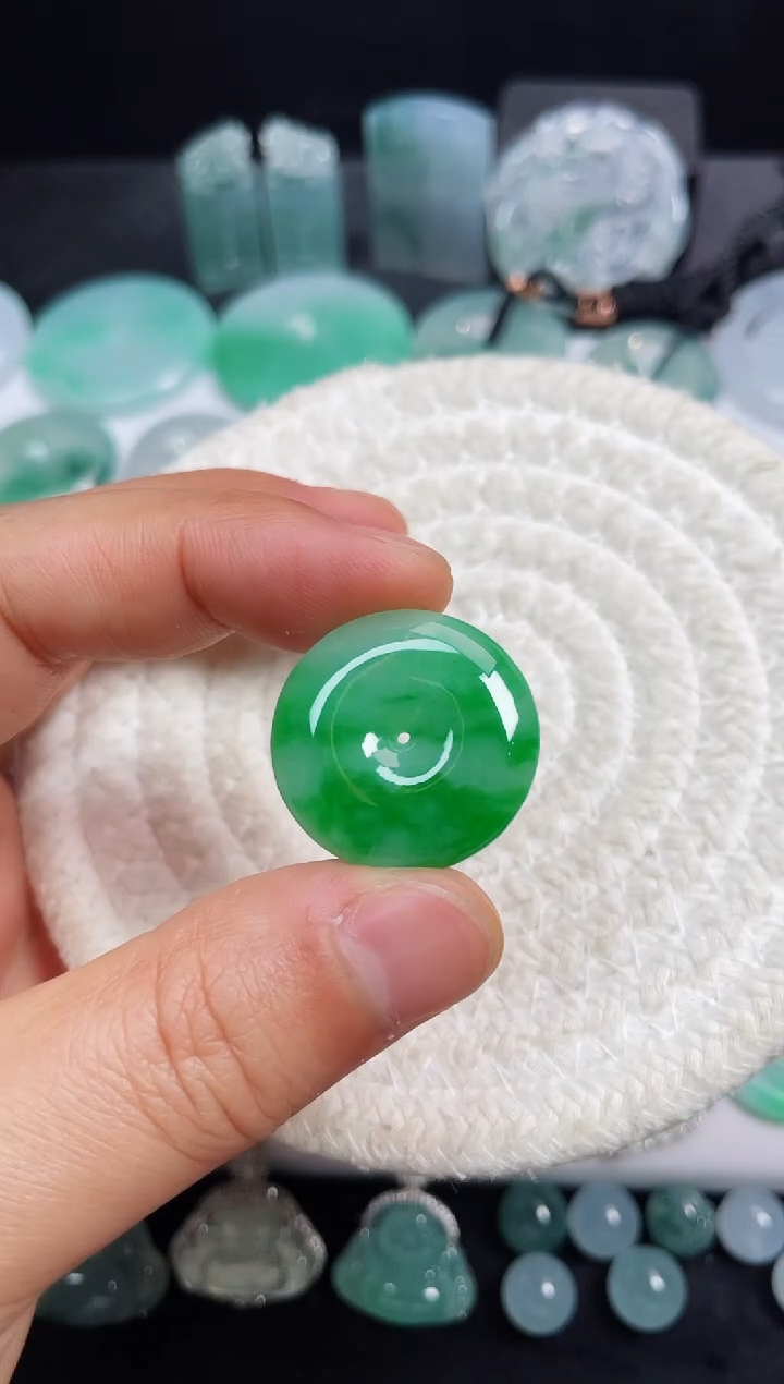 【闪购商品】翡翠颈饰未镶嵌平安扣