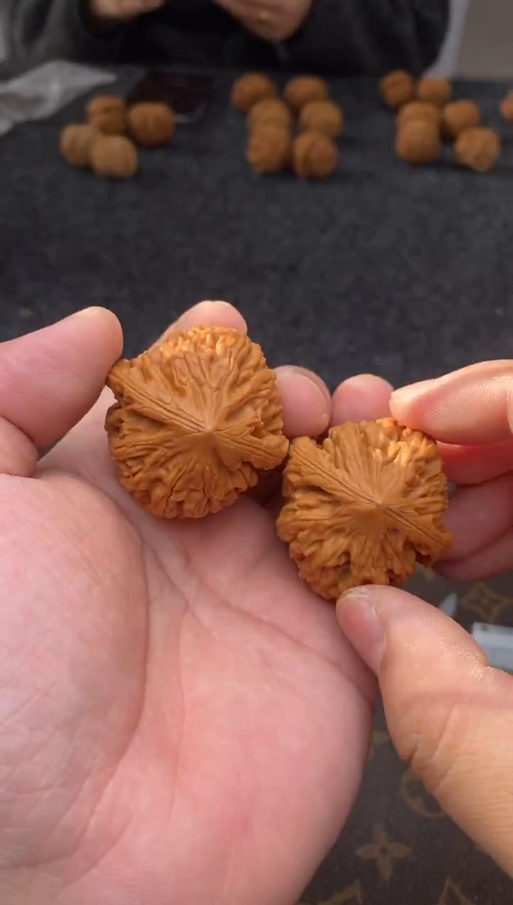 把件文玩核桃B239号42尺鸡心