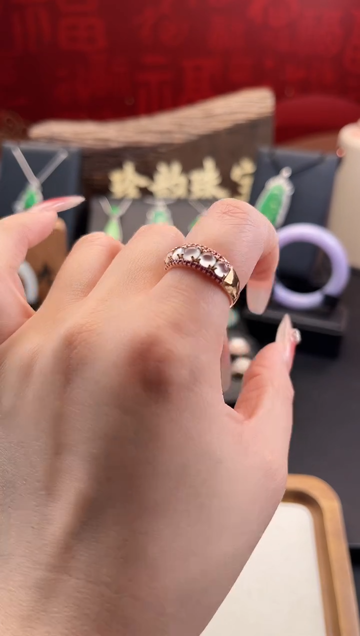 翡翠戒指18K金镶嵌戒指