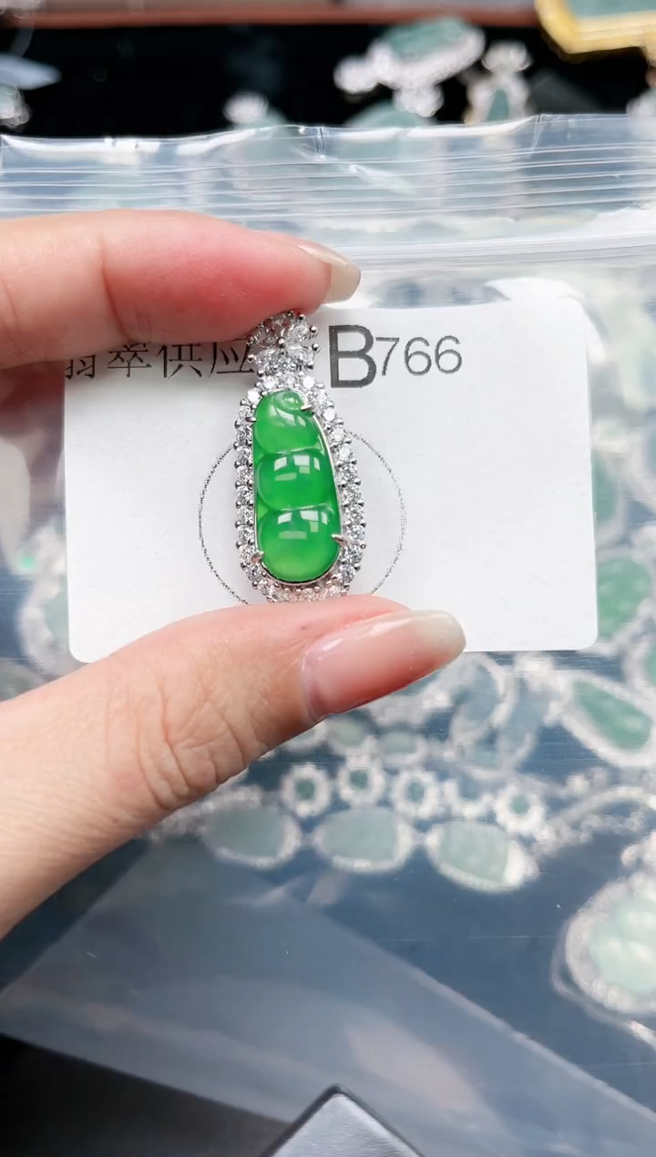 【闪购商品】翡翠颈饰未镶嵌赠皮绳766