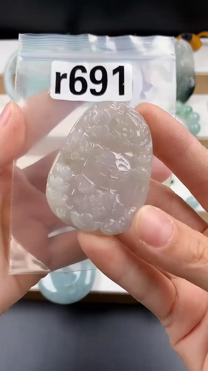 颈饰未镶嵌翡翠天然翡翠吊坠挂件