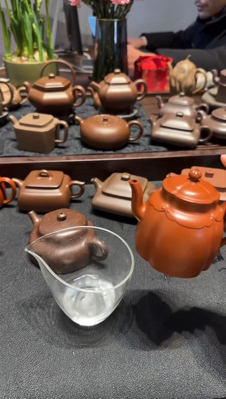 【闪购商品】紫砂茶壶锦绣如意 朱泥